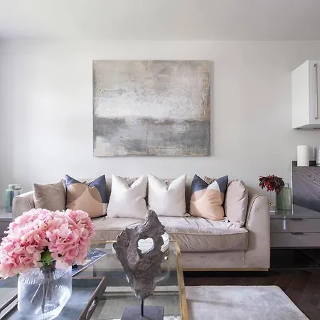 Apartment 2 Bedroom Modern Urban Sanctuary 1cc - Cherrydeal *