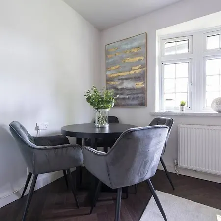 2 Bedroom Modern Urban Sanctuary 1cc - Cherrydeal * London