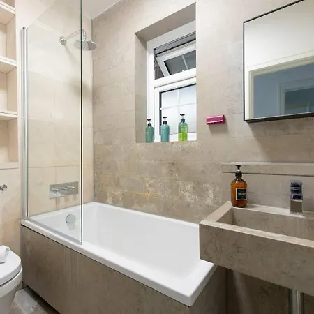 2 Bedroom Modern Urban Sanctuary 1cc - Cherrydeal *