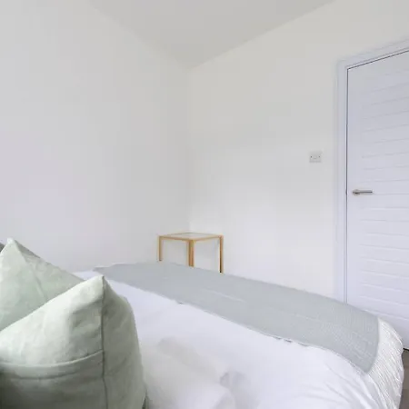 2 Bedroom Modern Urban Sanctuary 1cc - Cherrydeal Apartment *