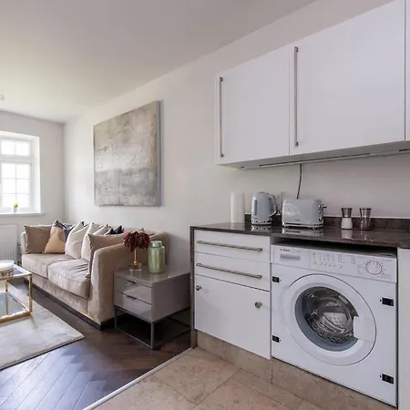 2 Bedroom Modern Urban Sanctuary 1cc - Cherrydeal Apartment London