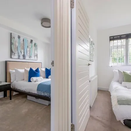Apartment 2 Bedroom Modern Urban Sanctuary 1cc - Cherrydeal