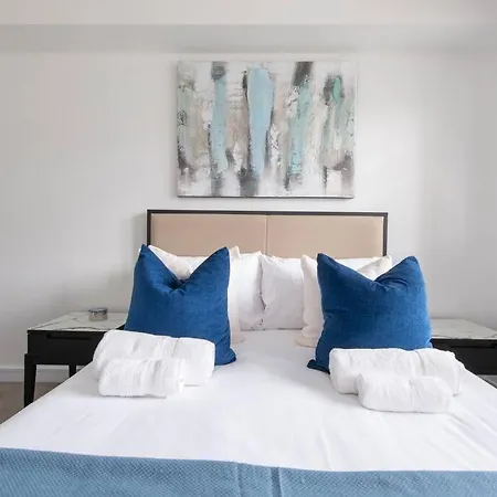 2 Bedroom Modern Urban Sanctuary 1cc - Cherrydeal *
