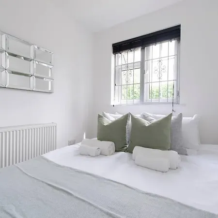 2 Bedroom Modern Urban Sanctuary 1cc - Cherrydeal * London