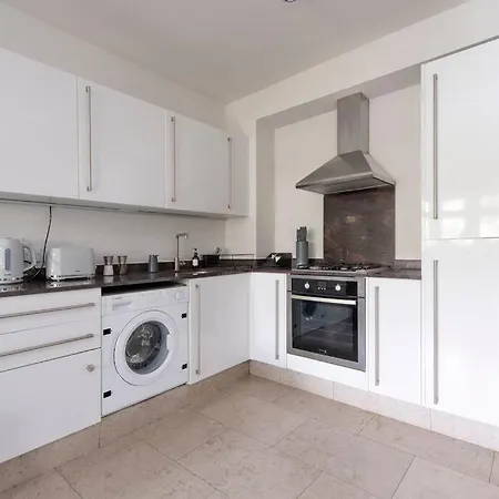 2 Bedroom Modern Urban Sanctuary 1cc - Cherrydeal *