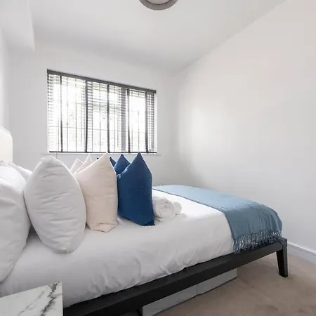 2 Bedroom Modern Urban Sanctuary 1cc - Cherrydeal *