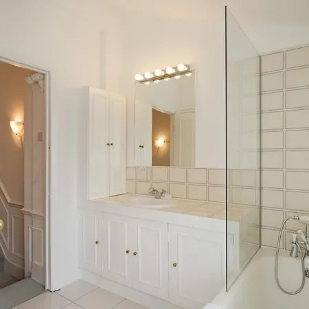 Beautiful Two Bedroom Maisonette In The Heart Of Chelsea Apartment *