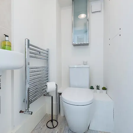 Hidden Gem In Chiswick, Stylish 1 Bedroom House Apartment London