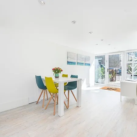 Hidden Gem In Chiswick, Stylish 1 Bedroom House