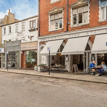 Hidden Gem In Chiswick, Stylish 1 Bedroom House * London