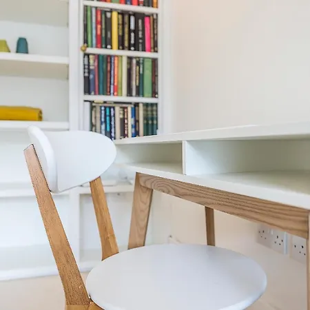 Hidden Gem In Chiswick, Stylish 1 Bedroom House * London