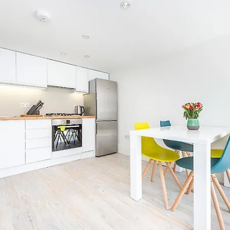 Apartment Hidden Gem In Chiswick, Stylish 1 Bedroom House