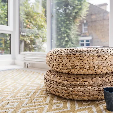 Hidden Gem In Chiswick, Stylish 1 Bedroom House Apartment