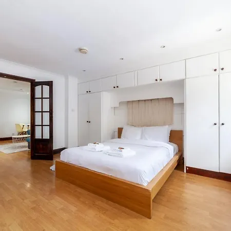 Bright 1 Bedroom Wpatio, Next To Westfield Centre Apartment London
