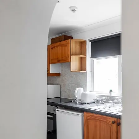 Apartment Bright 1 Bedroom Wpatio, Next To Westfield Centre *