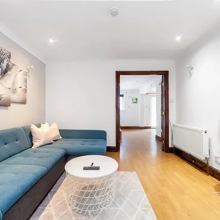 Bright 1 Bedroom Wpatio, Next To Westfield Centre Apartment