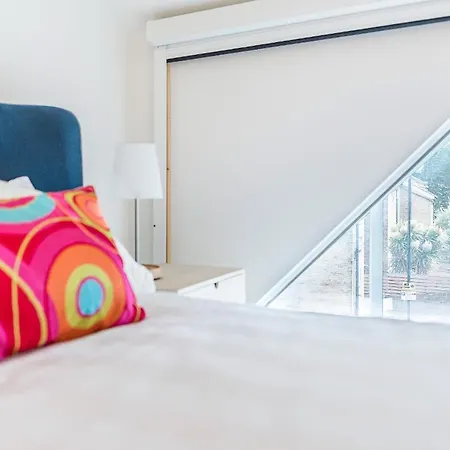 Hidden Gem In Chiswick, Stylish 1 Bedroom House *