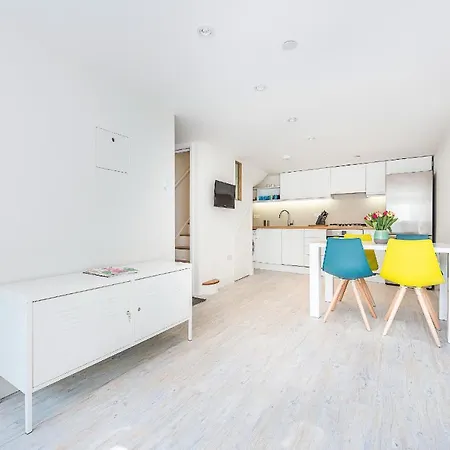 Hidden Gem In Chiswick, Stylish 1 Bedroom House Apartment London
