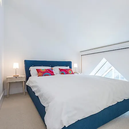 Hidden Gem In Chiswick, Stylish 1 Bedroom House Apartment