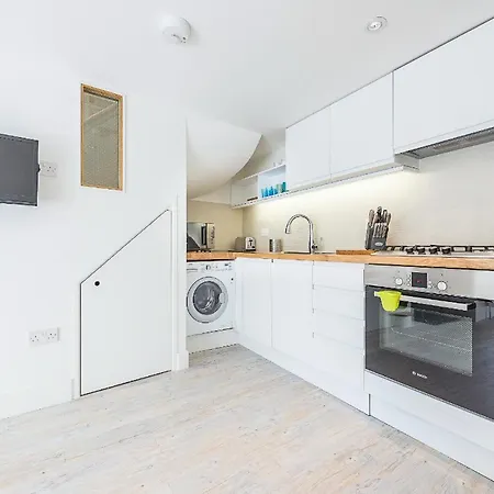 Apartment Hidden Gem In Chiswick, Stylish 1 Bedroom House London