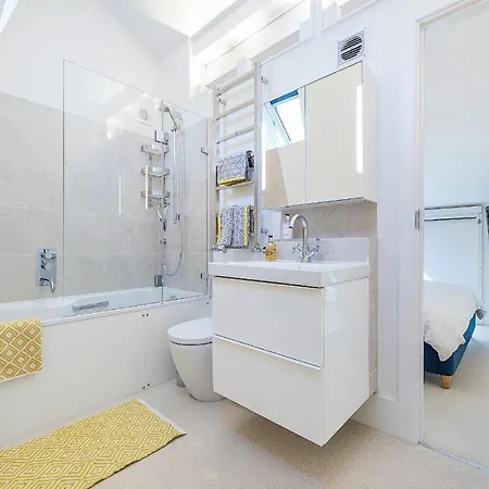 Apartment Hidden Gem In Chiswick, Stylish 1 Bedroom House