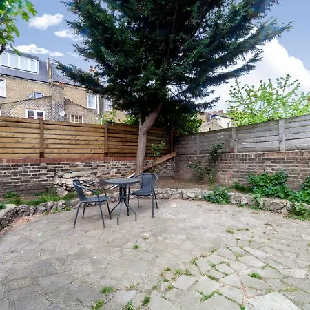 Bright 1 Bedroom Wpatio, Next To Westfield Centre * London