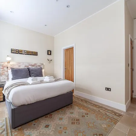 Bright Groundfloor 3br Flat, Brockley, Se Apartment London