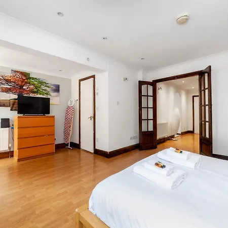Bright 1 Bedroom Wpatio, Next To Westfield Centre London