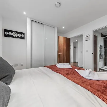 Amazing Britania 1 Bedroom Flat In Bp40 *
