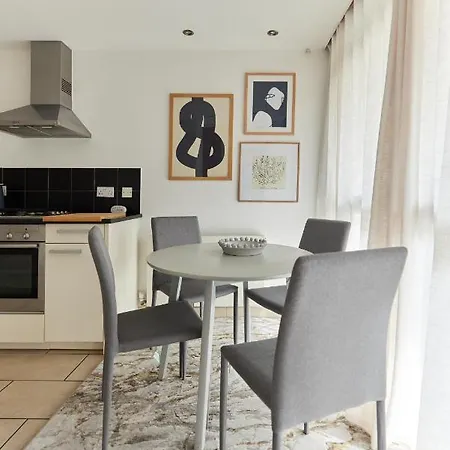 The Islington Place - Stunning 2bdr House Apartment London