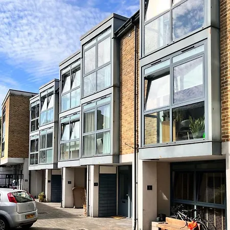 The Islington Place - Stunning 2bdr House Apartment *