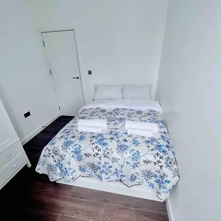 Apartment Flat 3, 417 Fulham, 2 Bedroom, 1 Bathroom Flat