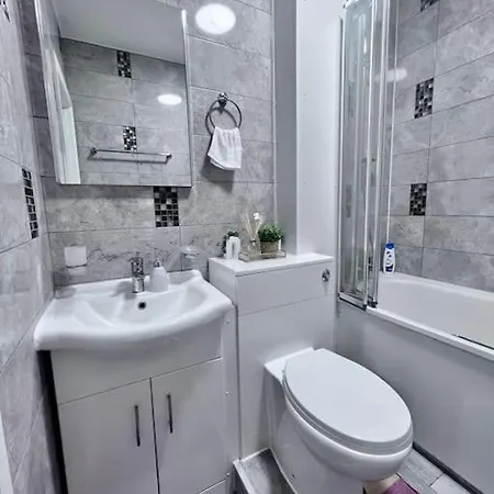 Apartment Flat 3, 417 Fulham, 2 Bedroom, 1 Bathroom Flat *