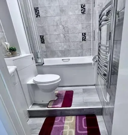 Flat 3, 417 Fulham, 2 Bedroom, 1 Bathroom Flat * London