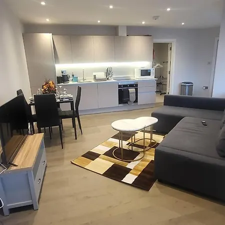 Apartment Entire Hosted By Pius Reigate
