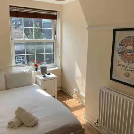 Aplacetostay Apartment, Zone 1 Dow * London