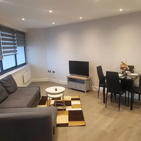 Apartment Entire Hosted By Pius Reigate