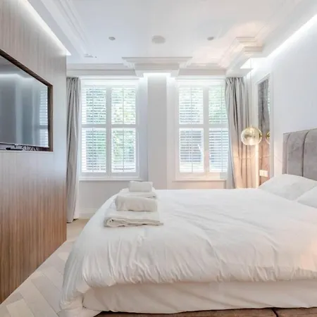 Beautifully Refurbished 2bd Flat - Earl's Court! Apartment *