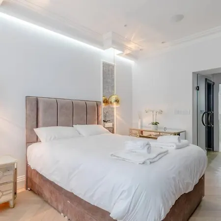 Apartment Beautifully Refurbished 2bd Flat - Earl's Court! *