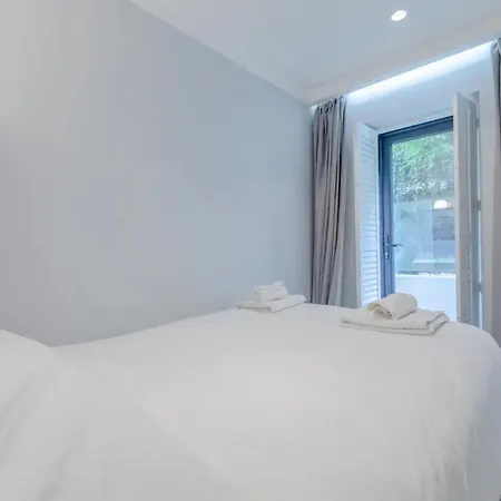 Beautifully Refurbished 2bd Flat - Earl's Court! Apartment