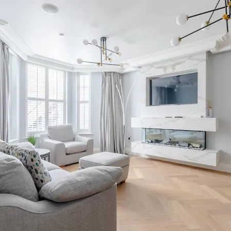 Beautifully Refurbished 2bd Flat - Earl's Court! *