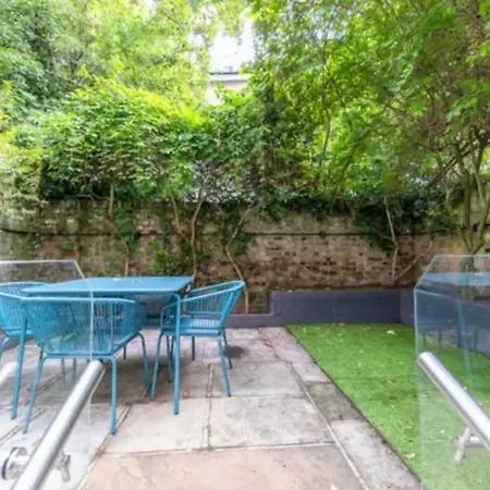 Beautifully Refurbished 2bd Flat - Earl's Court! London