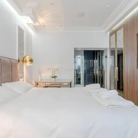 Apartment Beautifully Refurbished 2bd Flat - Earl's Court! *