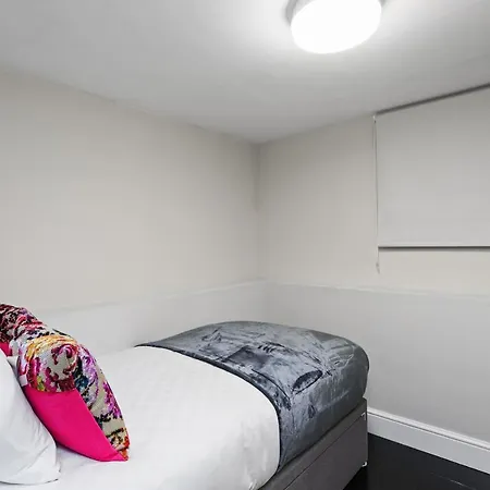 Unique Single Occupancy Apartment *