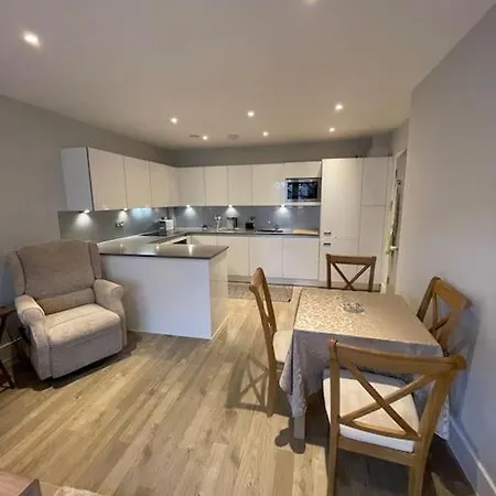 Apartment 2 Bedroom Acton
