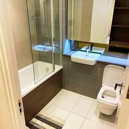 Morden Luxury 2bedroom London