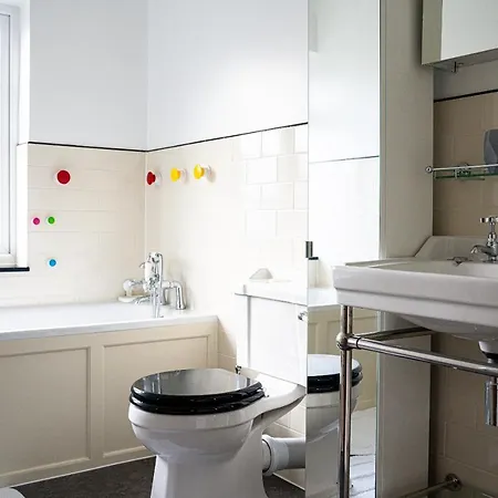 Kilburn Lighthouse Apartment *