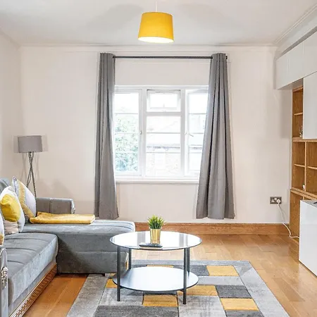 Apartment Kilburn Lighthouse