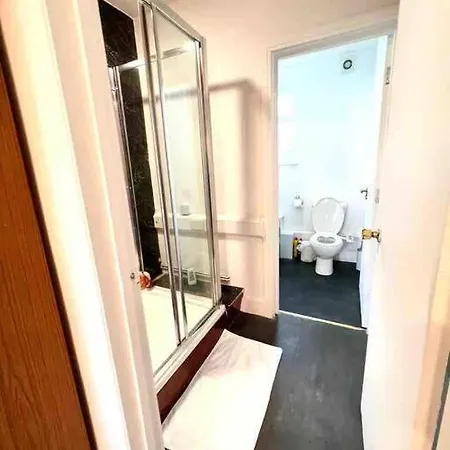 Apartment Spacious Flat In