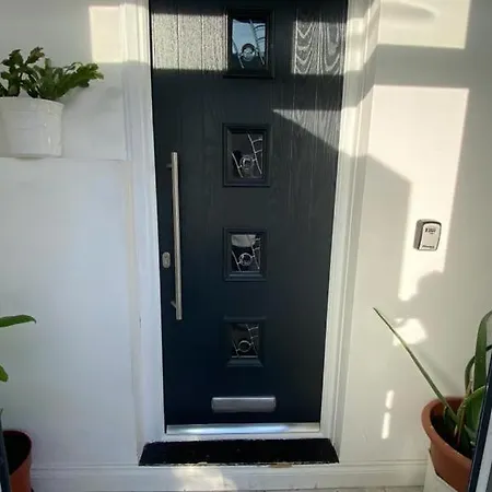 Apartment Roomy 2 Bed Flat In London